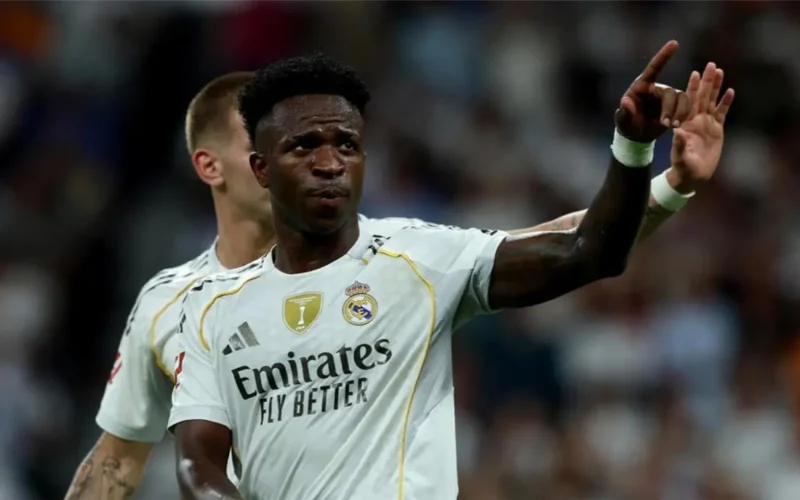 مهلة فينيسيوس جونيور.. الكشف عن كواليس تمديد عقد نجم ريال مدريد المنتظر